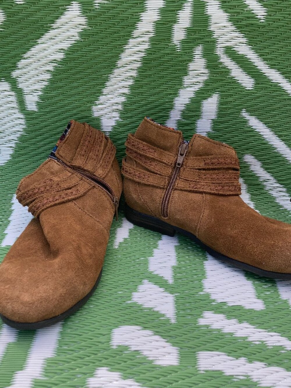 Minnetonka 563 size 7 Brown / Tan Boots Moccasins 225916 003 3